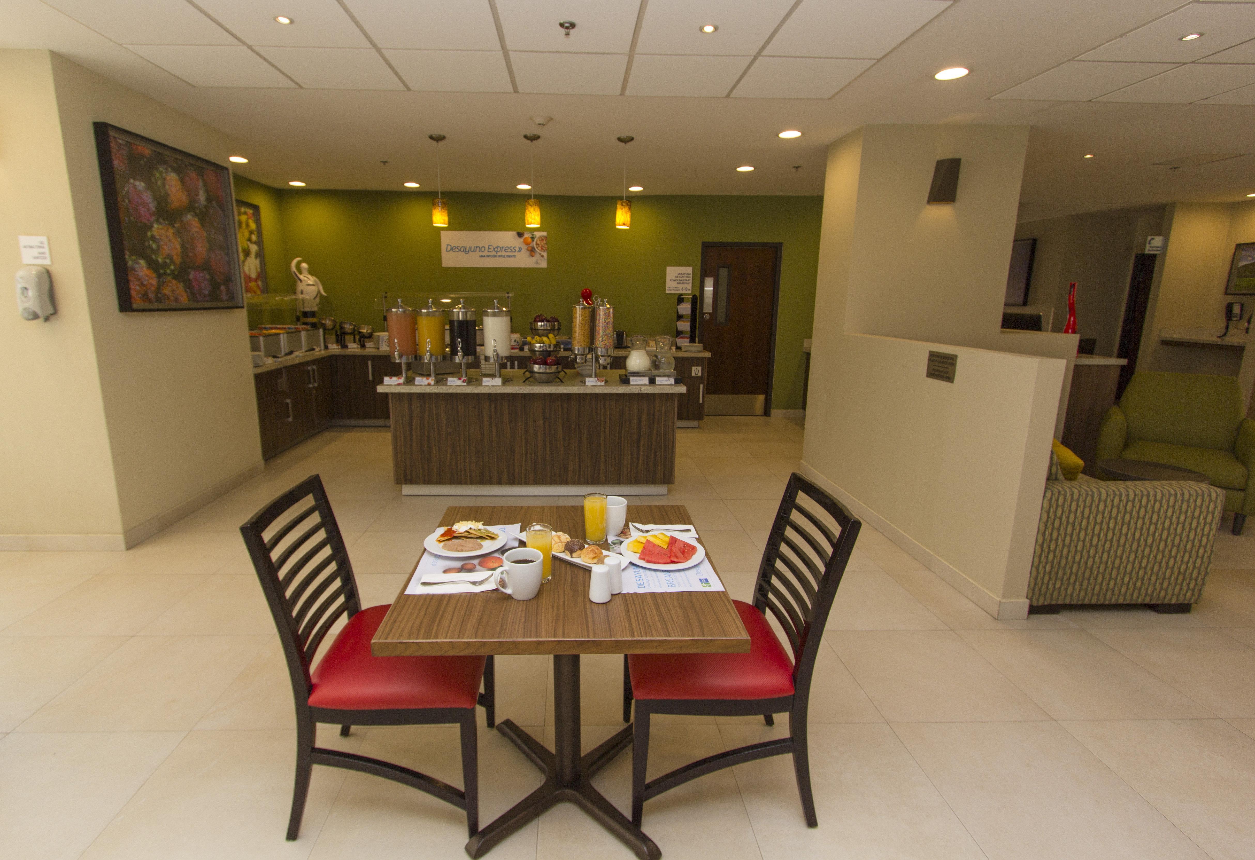 Holiday Inn Express Guadalajara Aeropuerto By Ihg Las Pintas Extérieur photo