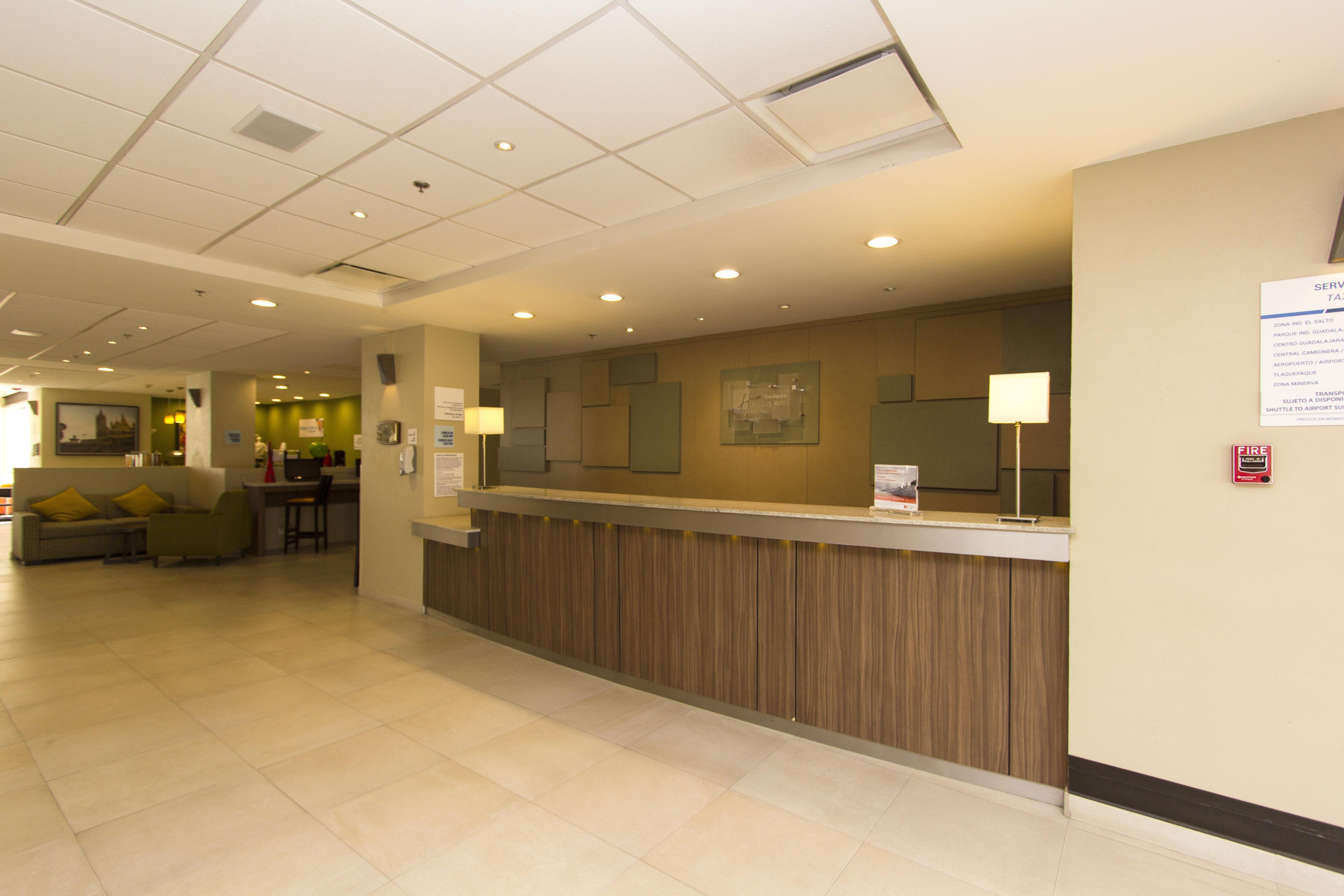 Holiday Inn Express Guadalajara Aeropuerto By Ihg Las Pintas Extérieur photo