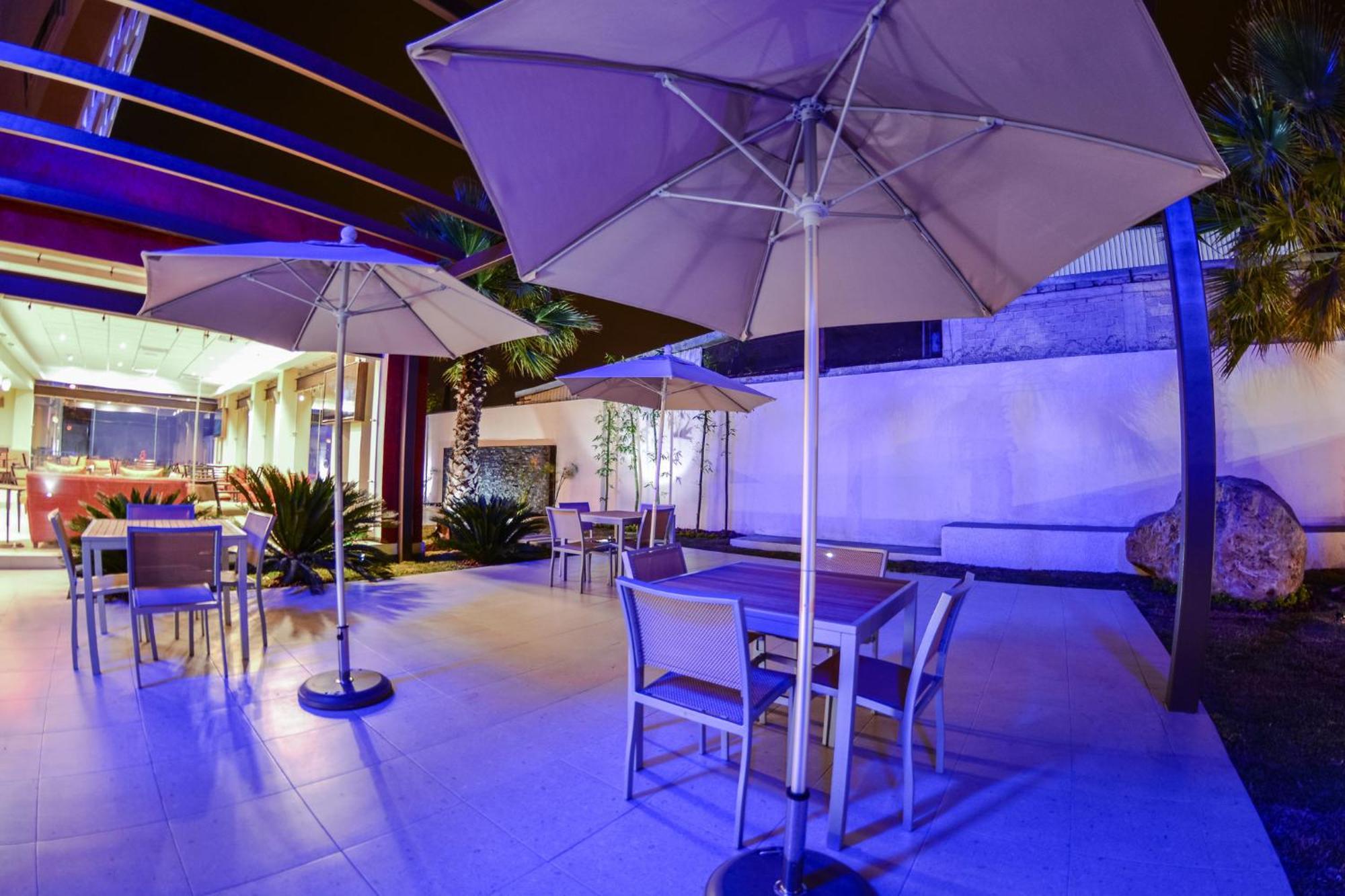 Holiday Inn Express Guadalajara Aeropuerto By Ihg Las Pintas Extérieur photo