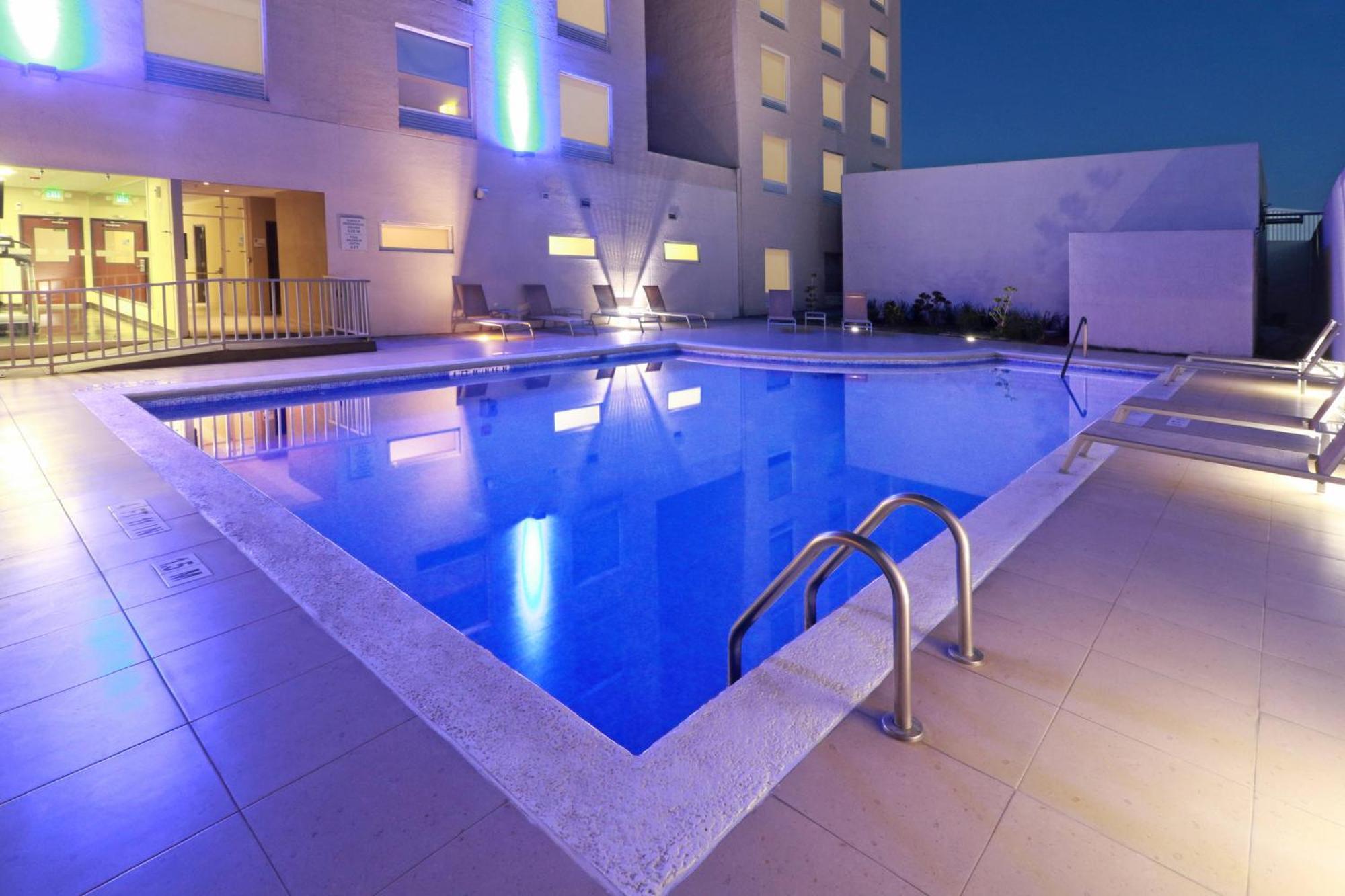 Holiday Inn Express Guadalajara Aeropuerto By Ihg Las Pintas Extérieur photo