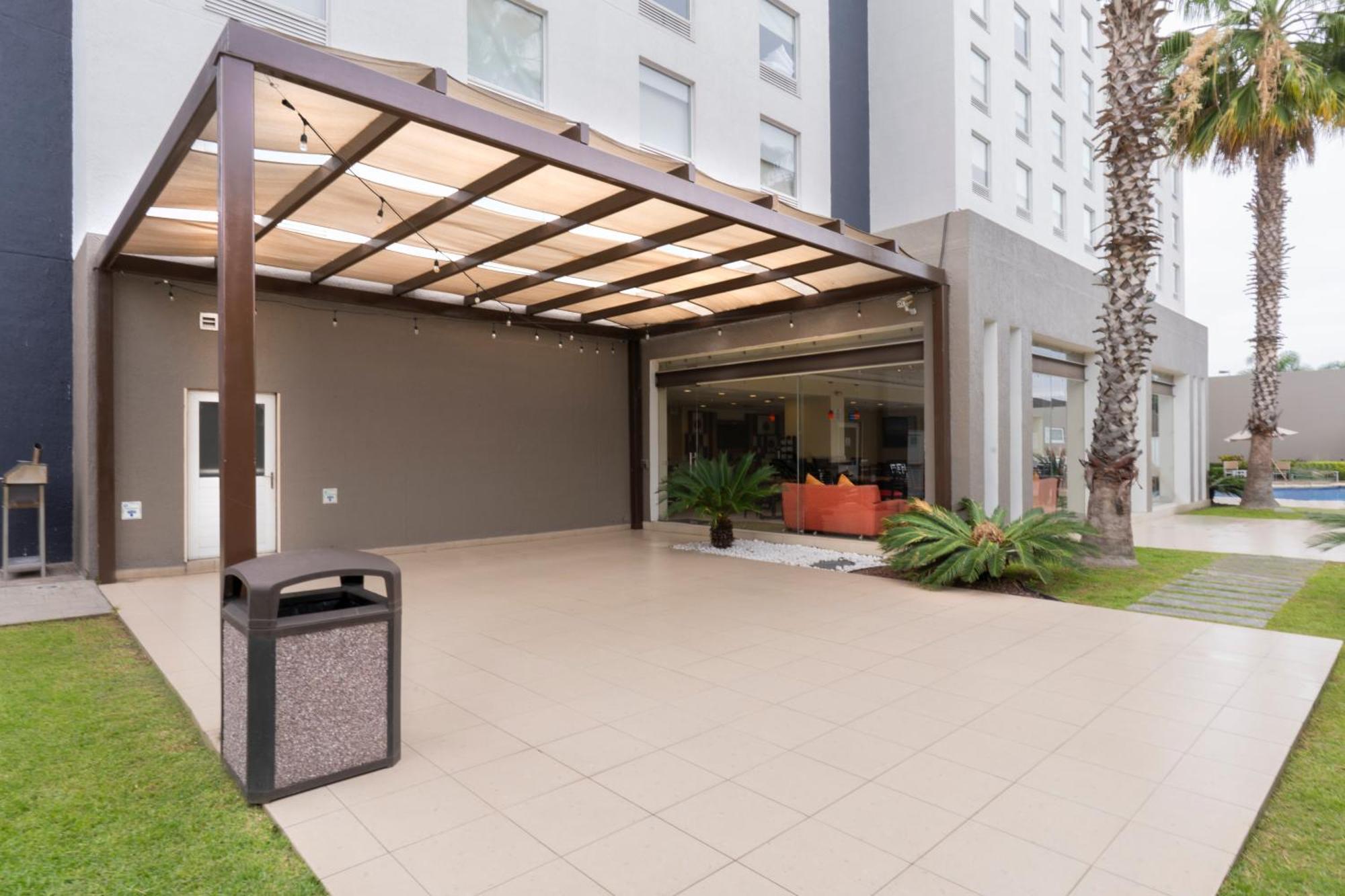 Holiday Inn Express Guadalajara Aeropuerto By Ihg Las Pintas Extérieur photo