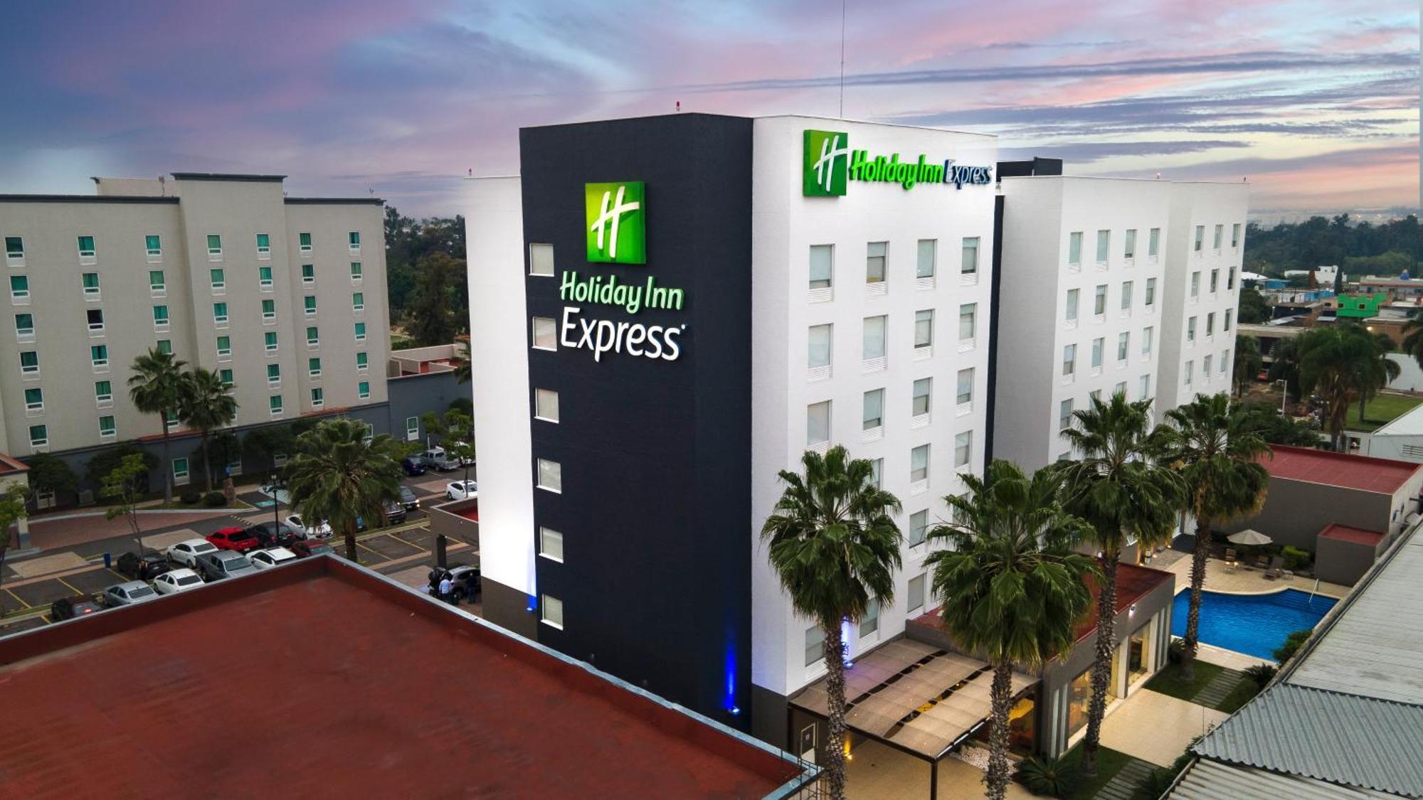 Holiday Inn Express Guadalajara Aeropuerto By Ihg Las Pintas Extérieur photo