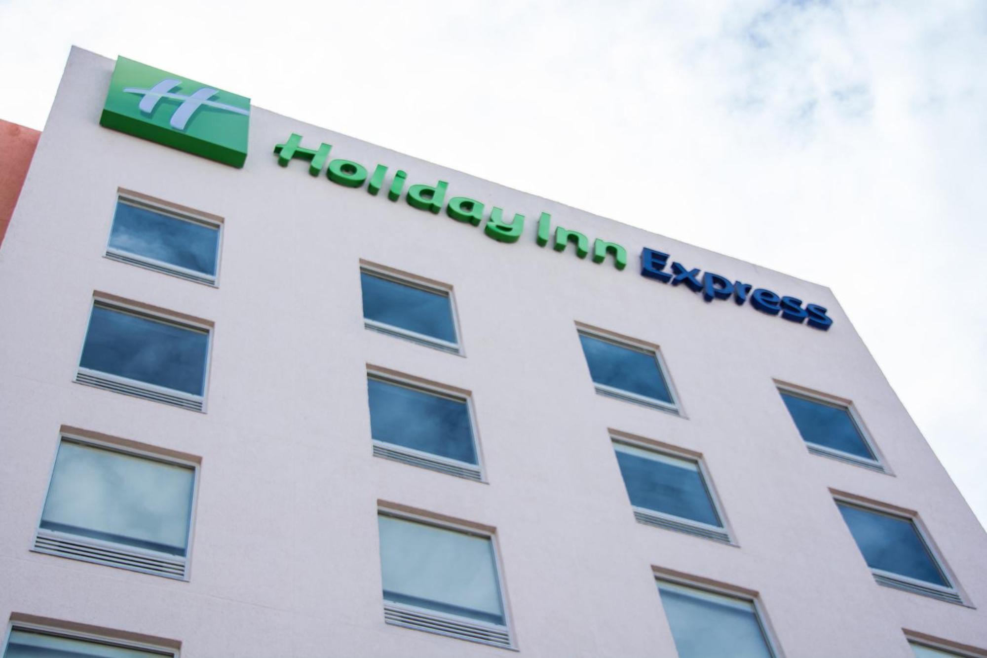 Holiday Inn Express Guadalajara Aeropuerto By Ihg Las Pintas Extérieur photo