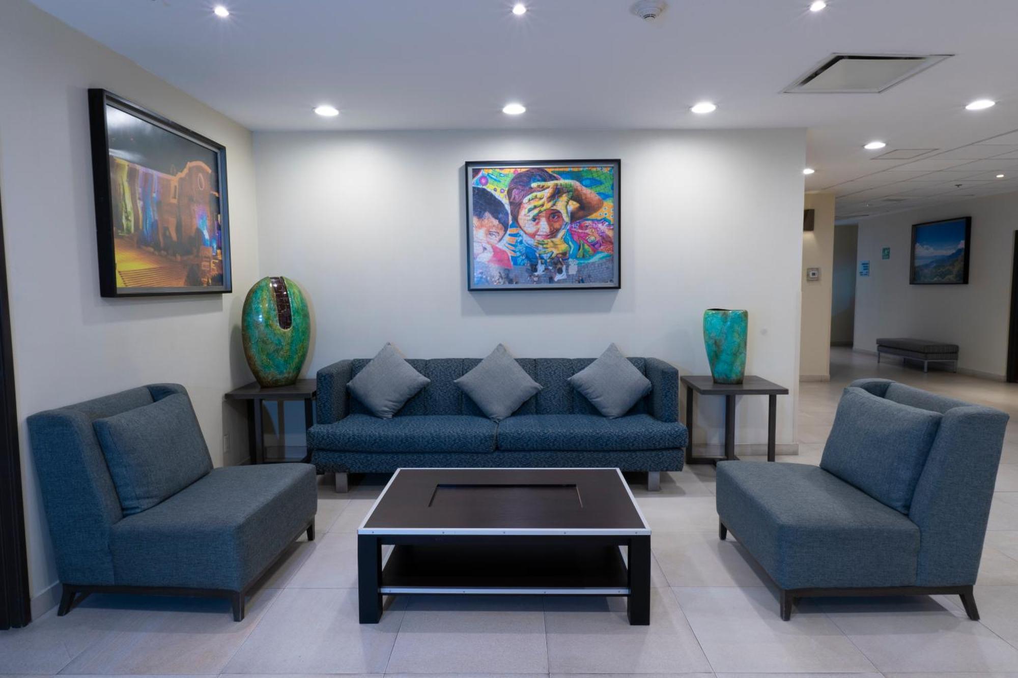Holiday Inn Express Guadalajara Aeropuerto By Ihg Las Pintas Extérieur photo