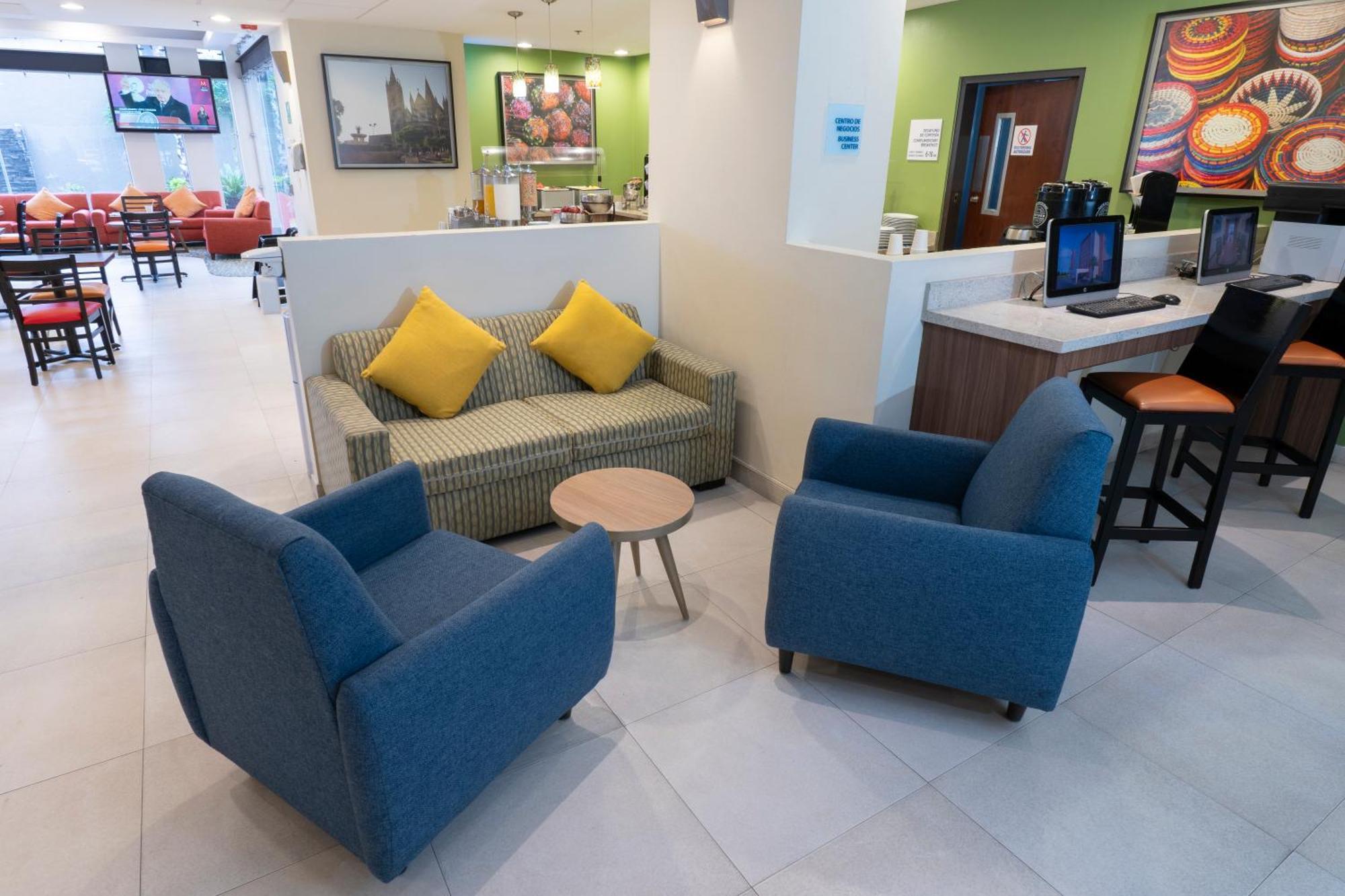 Holiday Inn Express Guadalajara Aeropuerto By Ihg Las Pintas Extérieur photo