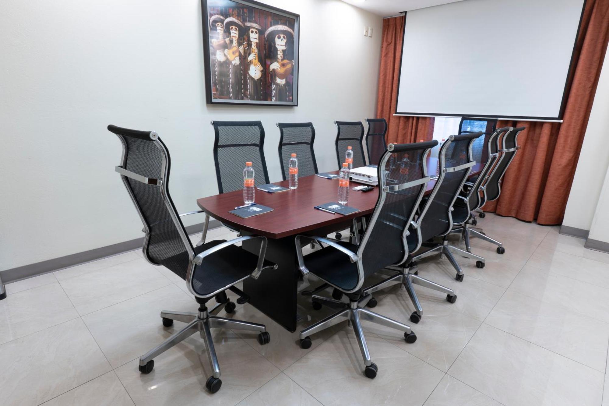 Holiday Inn Express Guadalajara Aeropuerto By Ihg Las Pintas Extérieur photo