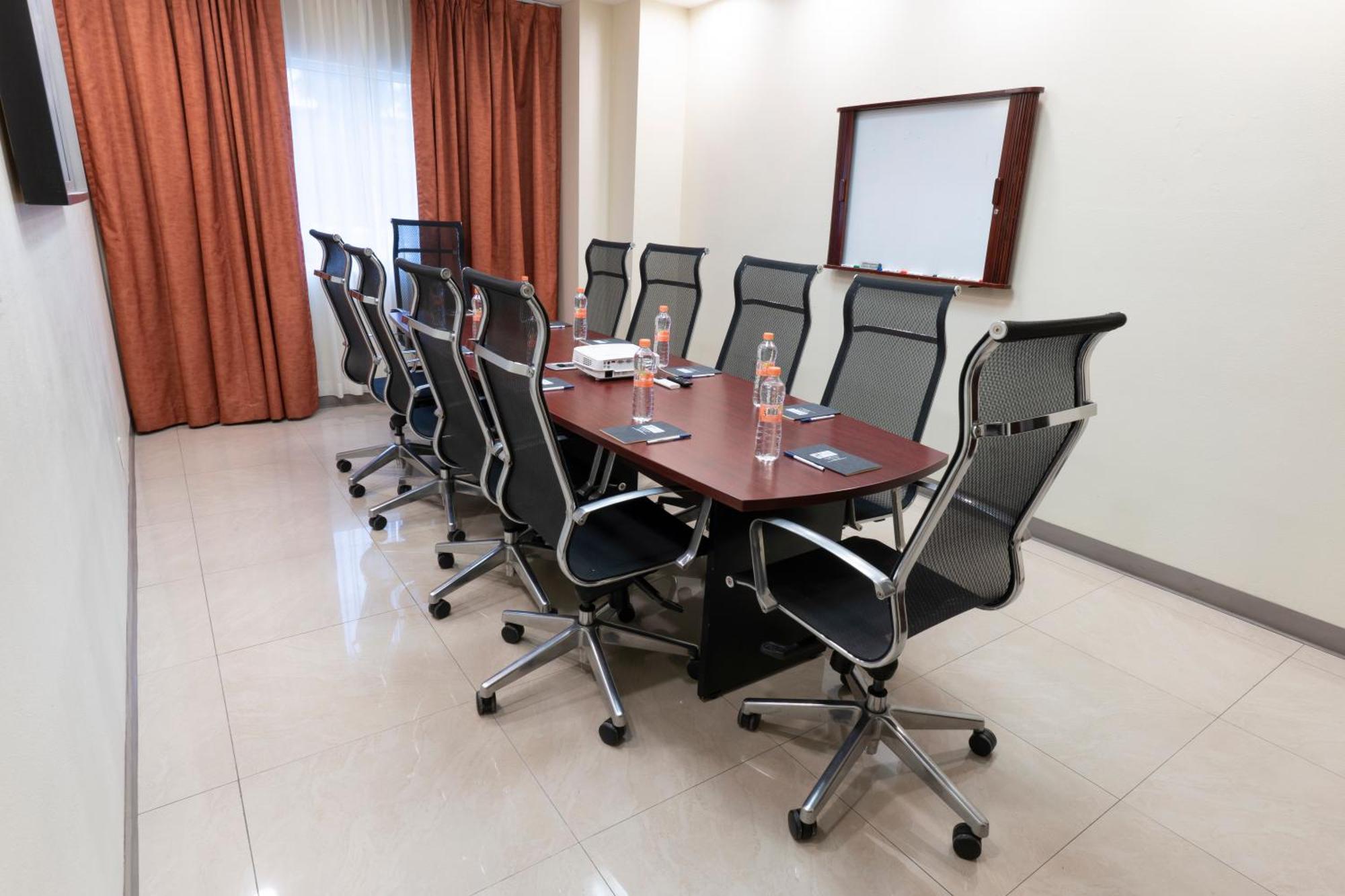 Holiday Inn Express Guadalajara Aeropuerto By Ihg Las Pintas Extérieur photo