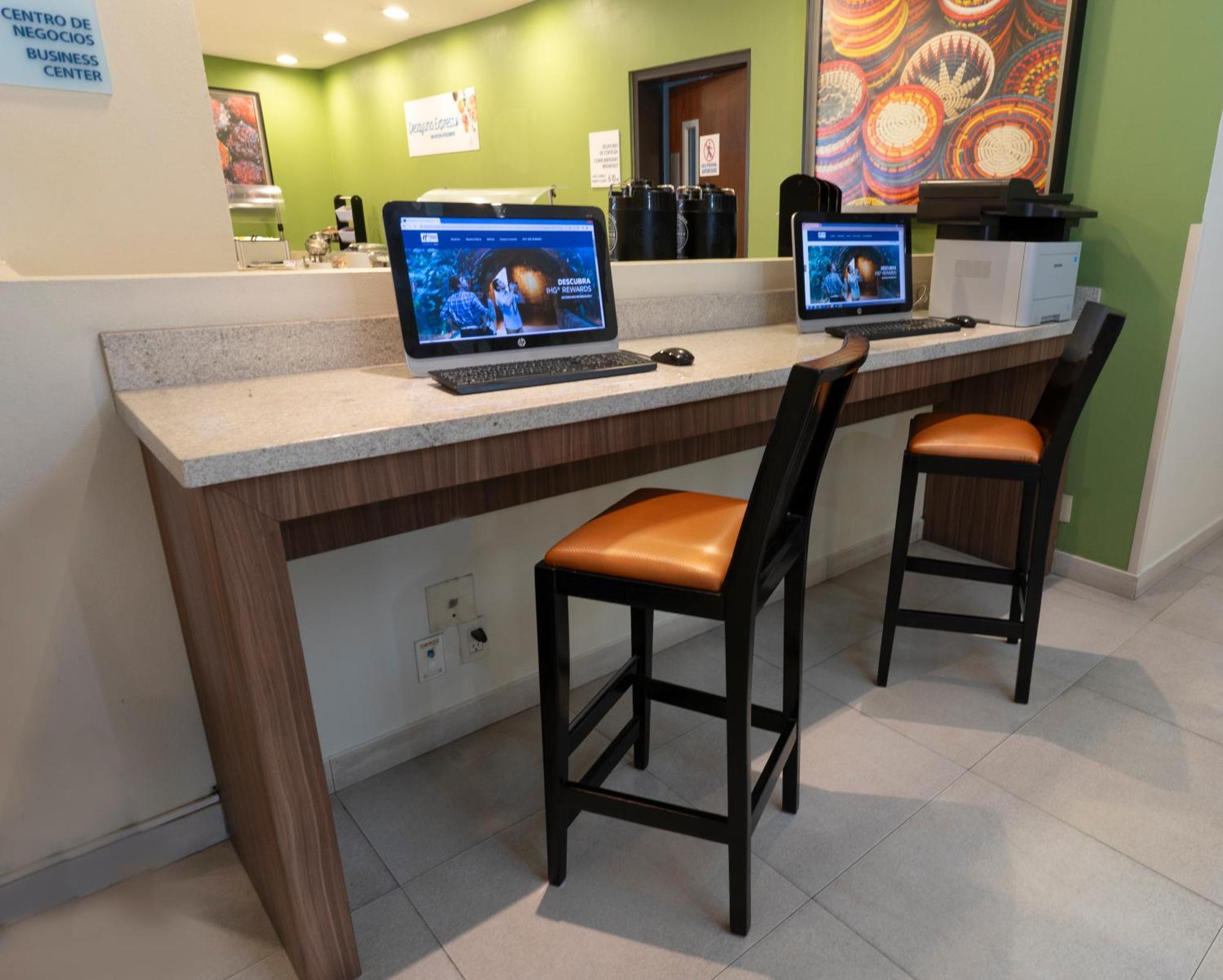 Holiday Inn Express Guadalajara Aeropuerto By Ihg Las Pintas Extérieur photo