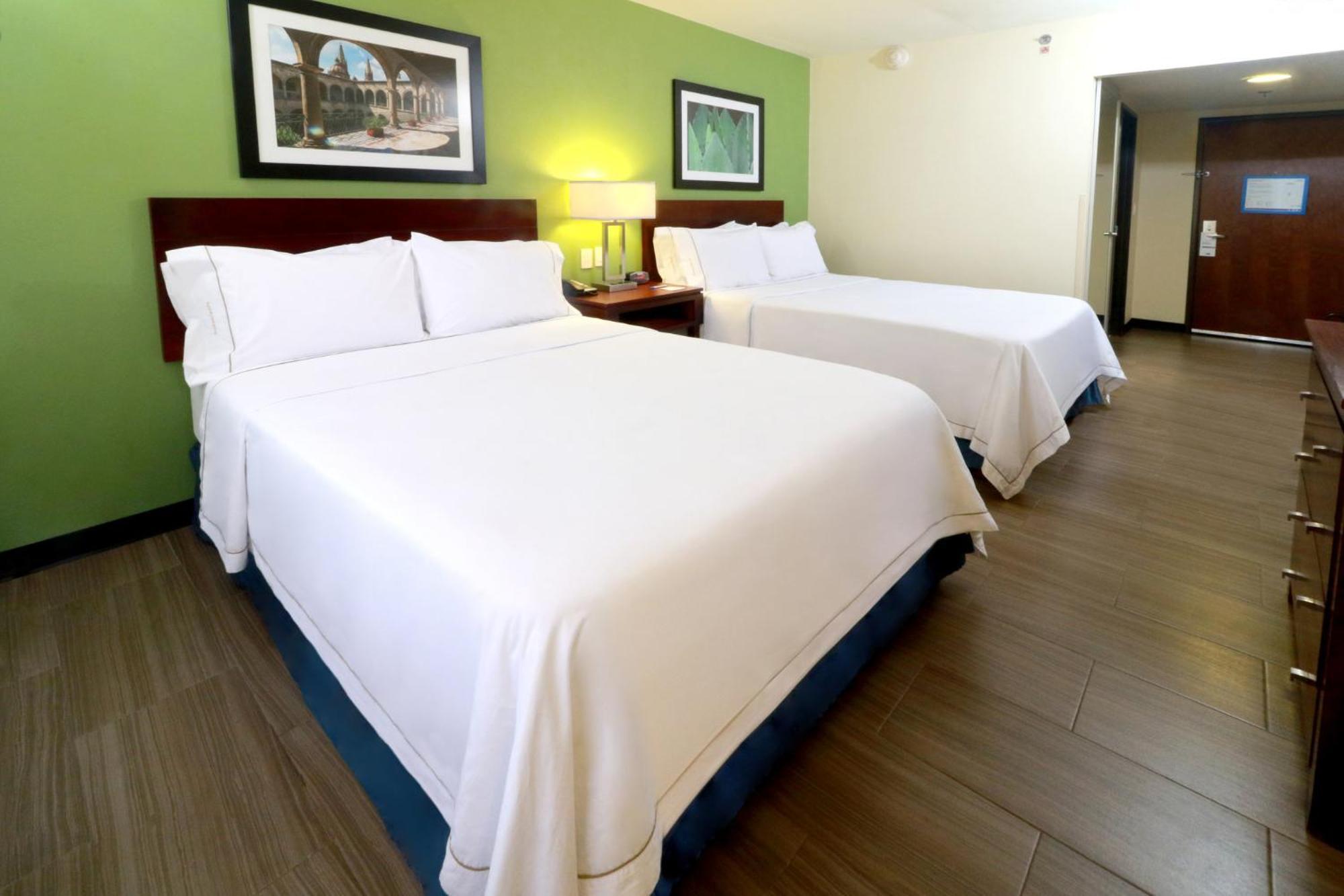 Holiday Inn Express Guadalajara Aeropuerto By Ihg Las Pintas Extérieur photo