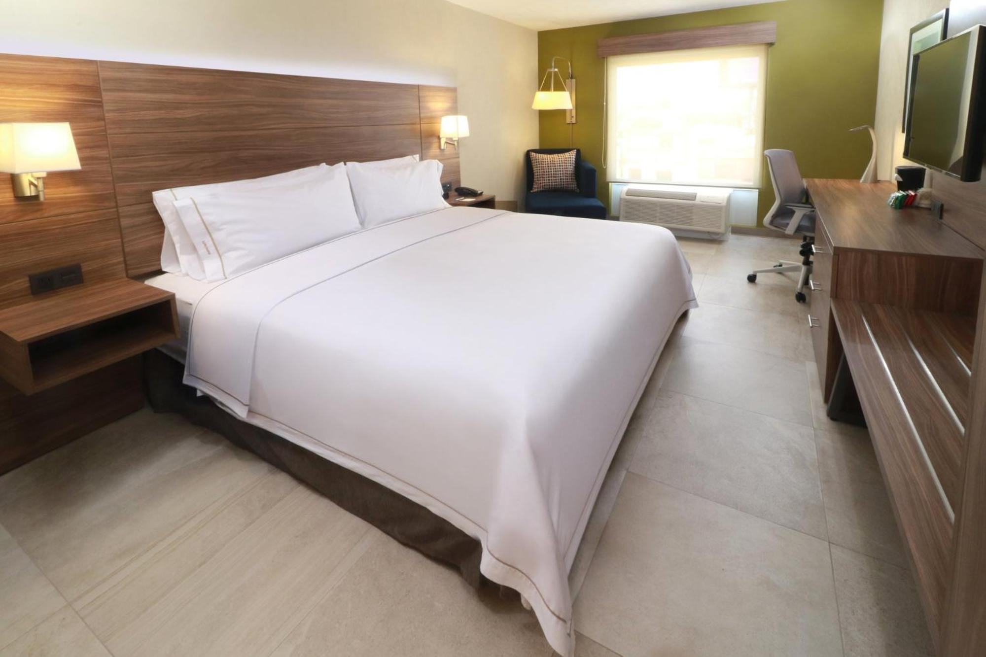 Holiday Inn Express Guadalajara Aeropuerto By Ihg Las Pintas Extérieur photo